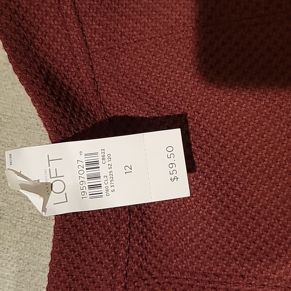 NWT Loft pleated burgundy skirt size 12. Zip back - Picture 2 of 10